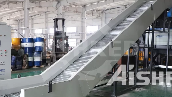 Máquina Trituradora GEP ECOTECH en el Reciclaje de Bidones de Aceite Usado